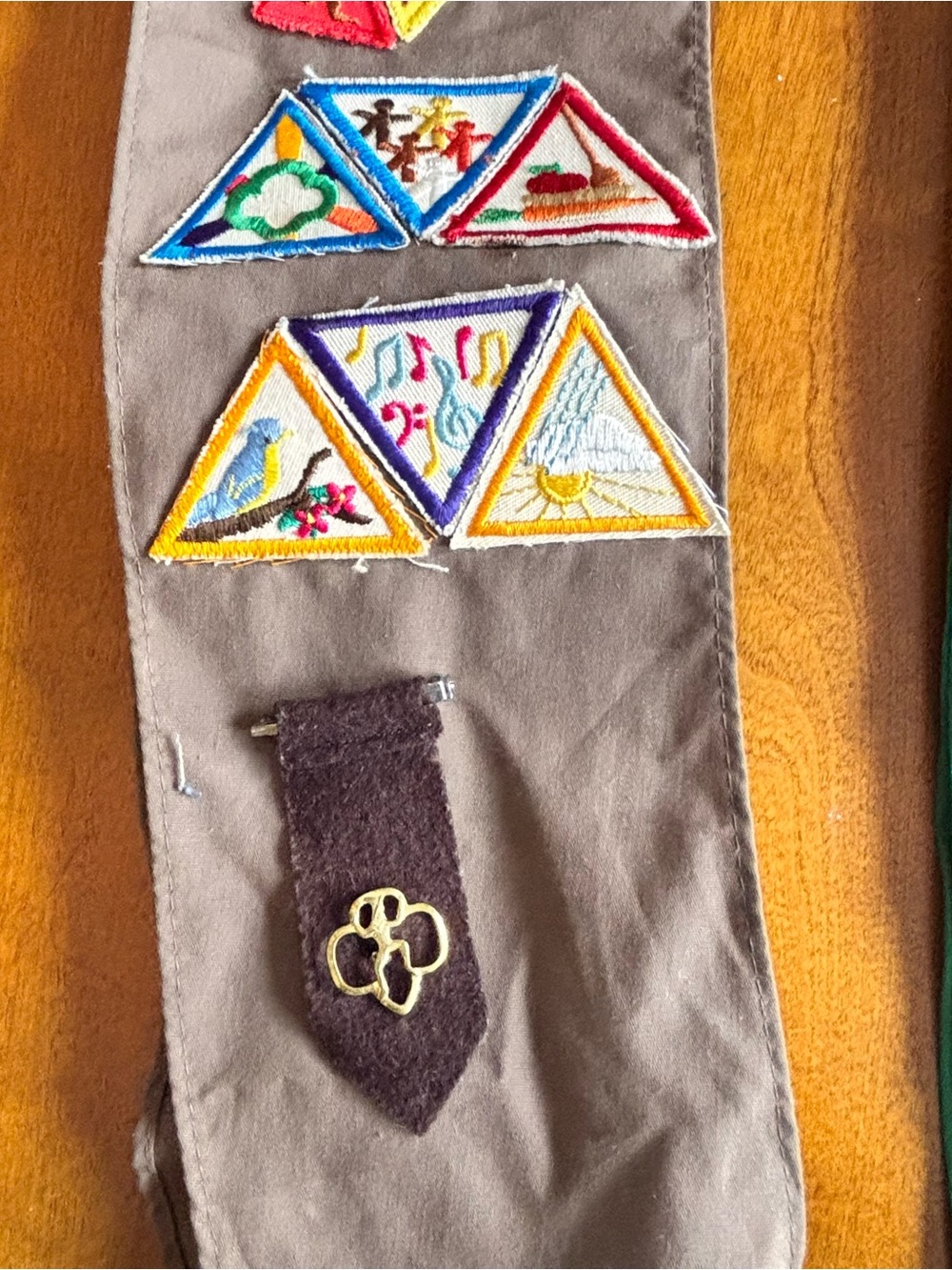 Vintage 1980s Girl Scout Brownies Sash Badges Patches Pins Felt Nations Capital - Picture 3 of 10